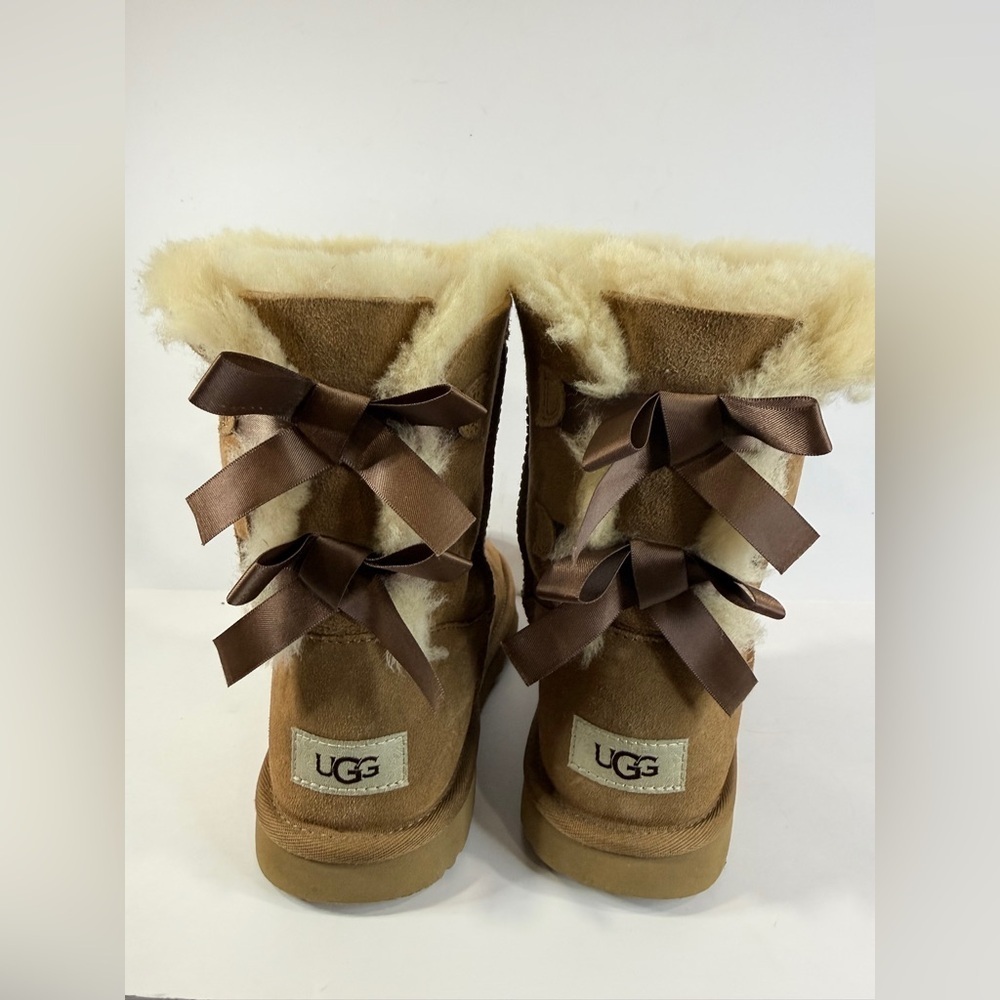 UGG Bailey Bow II Chestnut Sheepskin Boots Women 6 Classic Winter Cozy